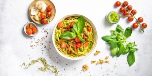 Beitragsbild des Blogbeitrags Spaghetti due Pomodori mit Hanf-Pesto – Anzeige 
