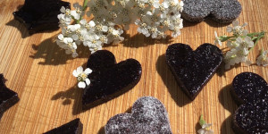 Beitragsbild des Blogbeitrags Kulinarisches von der Brombeere – Fruchtgummi mit Schafgarbe 