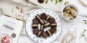 Beitragsbild des Blogbeitrags GESUNDE WEIHNACHTSNASCHEREIEN MIT VERIVAL! Gefüllte Kakao-Dattel-Cookies, Kürbis-Porridge-Glücksbällchen und Schoko-Crossies