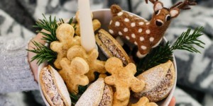 Beitragsbild des Blogbeitrags IN DER WEIHNACHTSBÄCKEREI… Orangen-Vanille-Shortbread, Gefülllte Mandelplätzchen & Dattel-Zimtschneeflocken 