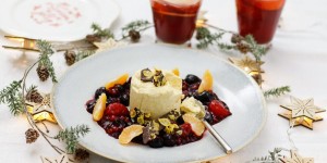 Beitragsbild des Blogbeitrags FESTLICHES DESSERT FÜRS HERZ! Cornflakes Parfait mit rotem Punschkompott & heißem Weihnachtszaubertrank