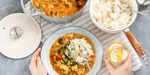 Beitragsbild des Blogbeitrags AUYURVEDISCH, KUSCHLIG, LECKER! Veggie Linsen Dal mit Kokosreis – wärmt von innen! 