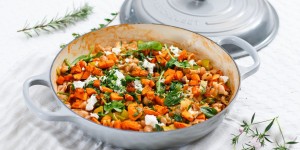 Beitragsbild des Blogbeitrags #SUPPORTTHELOCALS! ONE POT FRÜHLINGS PASTA mit gerösteten Süßkartoffeln & Ziegenfrischkäse