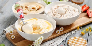 Beitragsbild des Blogbeitrags SO EINFACH WAR EIS NOCH NIE! Cremiges Joghurteis mit Lemon Curd, Caramel oder Maronicreme von Bonne Maman
