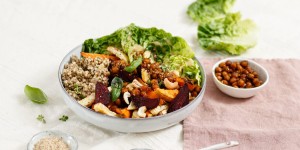 Beitragsbild des Blogbeitrags FÜR EINEN NATÜRLICHEN FLOW! Gesunde Periodenbowl für mehr Wohlbefinden & meine monatliche Zyklusroutine + persönliche Tipps
