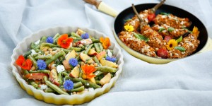 Beitragsbild des Blogbeitrags LIEBEN & LEBEN MIT SOZIALER VERANTWORTUNG! Gefüllte Auberginen mit Tomaten-Hirse & Fisolensalat mit Pfirsichen und Schafkäse
