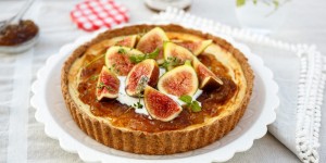 Beitragsbild des Blogbeitrags EIN KUCHENGEDICHT FÜR TRAUMHAFT, SÜSSE MOMENTE! Mascarpone Cheesecake mit Feigen Konfitüre