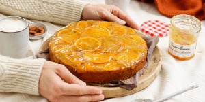Beitragsbild des Blogbeitrags HERBSTLICH LEUCHTENDER ZITRUSTRAUM! Polenta-Orangen-Kuchen mit Orangenmarmelade 