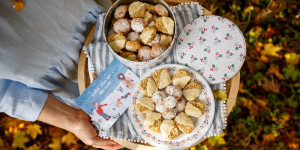 Beitragsbild des Blogbeitrags ALLERSCHÖNSTER ADVENTSKALENDER MIT HERZ VON ADVENTSOME!  Zitronen-Hafer-Kekse & Russian Tea Cakes 
