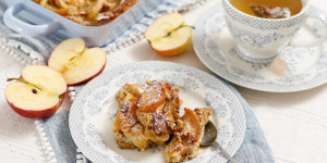 Beitragsbild des Blogbeitrags EINFACH EIN BESONDERER GENUSSMOMENT! Apfel-Hirse-Clafoutis mit Zimt und Vanille 