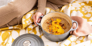 Beitragsbild des Blogbeitrags WERTSCHÄTZUNG DER LANGSAMKEIT! Ofen Kokos-Porridge mit Mango, Orangen und Mandeln & Grüner Frühlingssmoothie