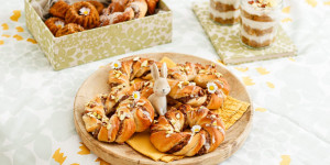 Beitragsbild des Blogbeitrags VEGANE OSTERNASCHEREIEN FÜR GROSS & KLEIN! Karottenkuchen im Glas & Oster-Nusskringel