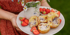 Beitragsbild des Blogbeitrags PÜNKTCHENVERLIEBT IM FRÜHLING! Pastéis de Nata – ein süßes Vanilletörtchen lässt uns träumen! 