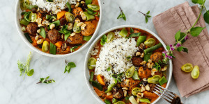 Beitragsbild des Blogbeitrags AROMA-BOWL! Auberginen-Curry mit grünen Bohnen, kleinen Tandoori-Fleischbällchen und Kokos-Basmatireis 