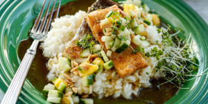 Beitragsbild des Blogbeitrags GRANDE AMORE AM TELLER! Limetten-Risotto mit Teriyaki-Lachsforelle und Gurken-Mango-Salsa