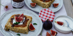 Beitragsbild des Blogbeitrags DIE SAISON FÜR SÜSSE AUFLÄUFE BEGINNT WIEDER! Dinkelgrieß-Schnitten mit feiner Feigen-Konfitüre