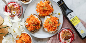 Beitragsbild des Blogbeitrags OMEGA-3-FETTE IN DER SCHWANGERSCHAFT! Cremiger Himbeertopfen und Apfel-Karotten-Rohkost mit Omega-3-Öl