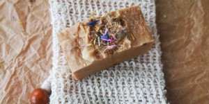 Beitragsbild des Blogbeitrags Ist Kokosöl besser als Palmöl oder welches Öl verwendest du in der Seife?