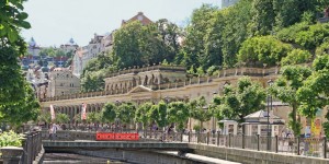 Beitragsbild des Blogbeitrags Karlovy Vary – en godt gjemt glamorøs arkitekturjuvel 