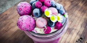 Beitragsbild des Blogbeitrags Drachenfrucht-Fruchtjoghurt, geeist 