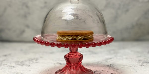 Beitragsbild des Blogbeitrags Kaffee-Whiskey-Kekse gefüllt mit Kindermilchschnitten-Creme