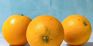 Beitragsbild des Blogbeitrags Orangenschalen nicht wegwerfen, sondern trocknen, Zero Waste 