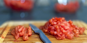 Beitragsbild des Blogbeitrags Tomaten-Concassée & Tomatenpulver, zwei praktische Basisrezepte 