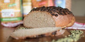 Beitragsbild des Blogbeitrags Mischbrot mit Kürbiskernöl 