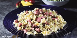 Beitragsbild des Blogbeitrags würzige Wurstfleckerl, ein schnelles Gericht