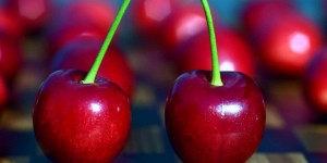 Beitragsbild des Blogbeitrags Gesunde Nascherei: Kirschen & Erdbeeren 