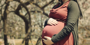 Beitragsbild des Blogbeitrags Schwangerschaft & die Entdeckung des Bauchgefühls 