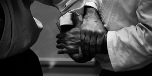 Beitragsbild des Blogbeitrags Selbstverteidigung für Senioren – angstfrei durchs Leben