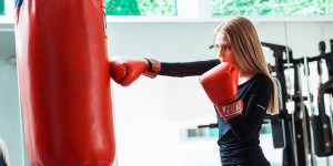 Beitragsbild des Blogbeitrags Kampfsport für Frauen – Fitness – Spaß – Selbstverteidigung 