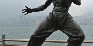 Beitragsbild des Blogbeitrags Bruce Lees Training – isometrische Übungen für mehr Power! 