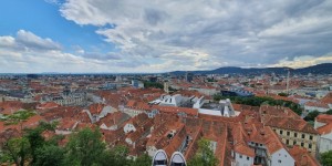 Beitragsbild des Blogbeitrags Rutsch mir doch den Schlossberg runter – ein cooler Tag in Graz