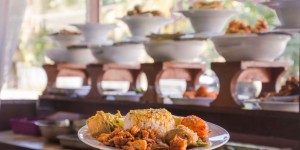 Beitragsbild des Blogbeitrags Günstig & lecker essen in Kuta – Hier (b)isst du richtig! 