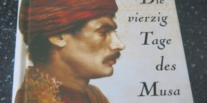 Beitragsbild des Blogbeitrags Nummer 3 der Buchchallenge – Völkermord