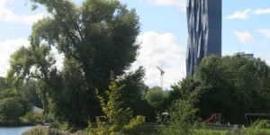 Beitragsbild des Blogbeitrags Foto der Woche, vier – fließender schwarzer Turm