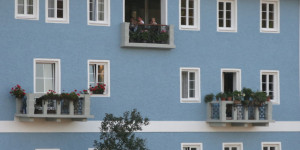 Beitragsbild des Blogbeitrags Gmunden am Traunsee – blaues Haus im Salzkammergut 