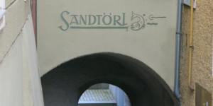 Beitragsbild des Blogbeitrags Durch die Stadtmauer runter zum Fluss 