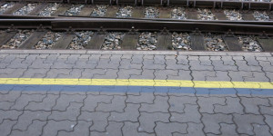 Beitragsbild des Blogbeitrags Ein fader, nichtssagender Bahnsteig?