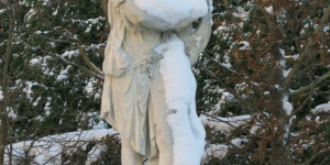 Beitragsbild des Blogbeitrags Auch als Statue hat man es nicht leicht im Winter 