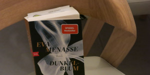 Beitragsbild des Blogbeitrags Dunkelblum – ein genialer Titel