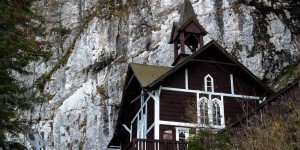 Beitragsbild des Blogbeitrags Schüsserlbrunn: Von der fliegenden Kuh und anderen seltsamen Begebenheiten
