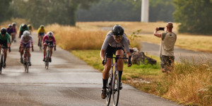 Beitragsbild des Blogbeitrags Was es wirklich für mehr Frauen bei Rennrad-Rennen braucht