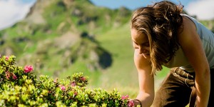 Beitragsbild des Blogbeitrags Obertauern: Kochkurse und Kräuterwanderungen mit der Tauernhex