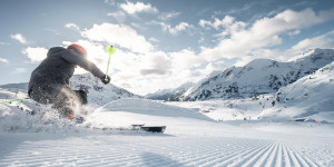 Beitragsbild des Blogbeitrags Obertauern startet mit Liftbetrieb und Take-Away in den Skiwinter 