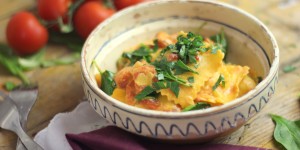 Beitragsbild des Blogbeitrags Ravioli in Tomaten-Spinat-Sauce | 15-Minuten Gericht 