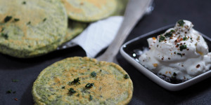 Beitragsbild des Blogbeitrags Kuku Sabzi I persische Kräuter Patties