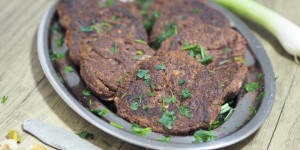 Beitragsbild des Blogbeitrags Die wohl besten „Fleisch“Laibchen I Burger-Pattys I Hacksteak I vegan